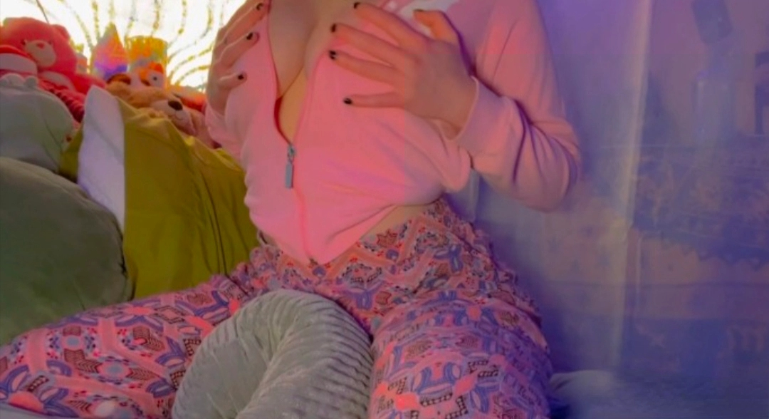 极品蜜桃臀骚货发骚求操