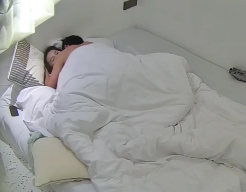 大学城 12-14 完整版 小情侣旅游住店 一进来就换衣开干 女生晃动的大奶子真让人稀罕 毛也不老少